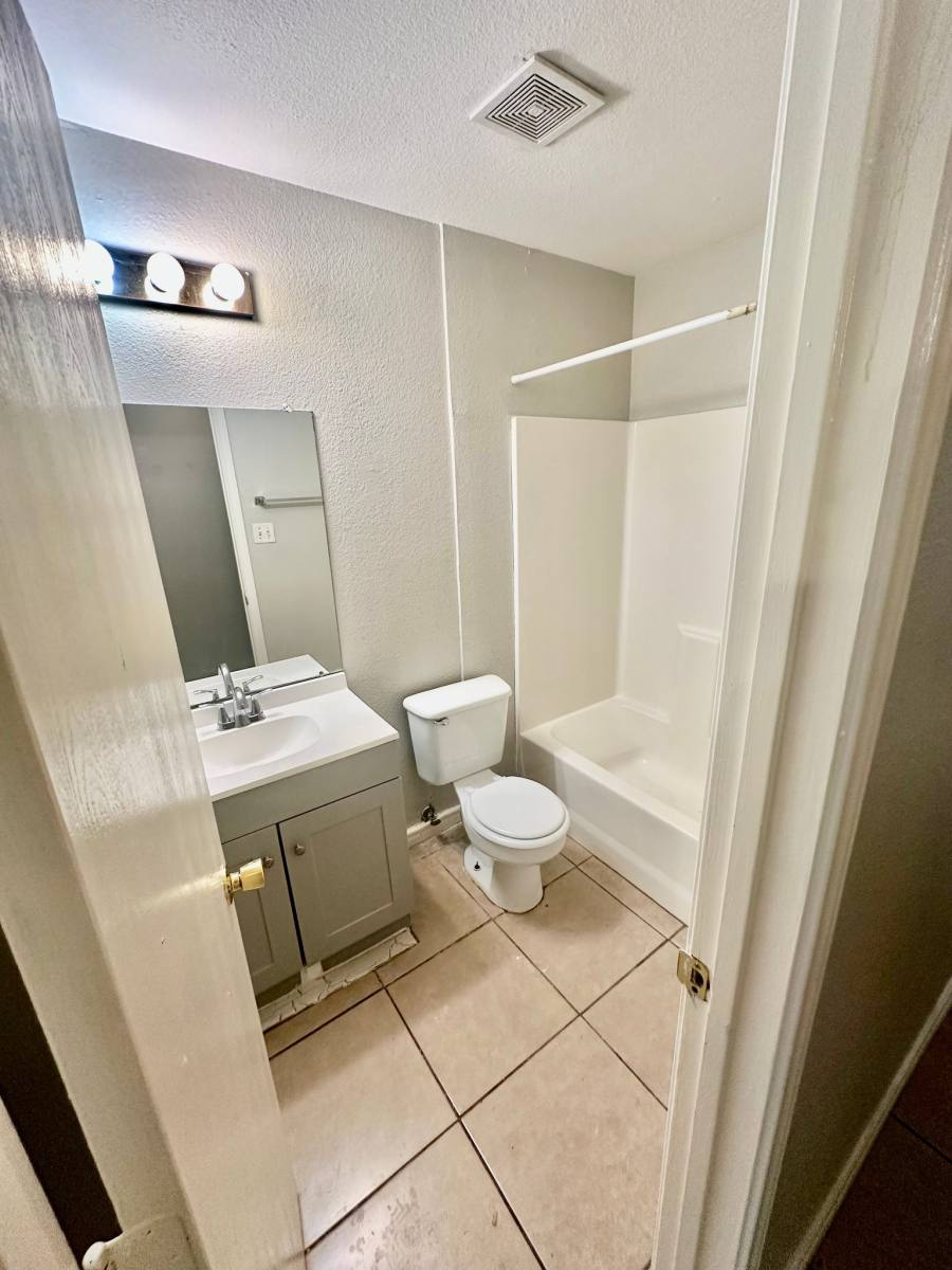 Townhouse for rent at 13147 Independence Ave, San Antonio, TX 78233