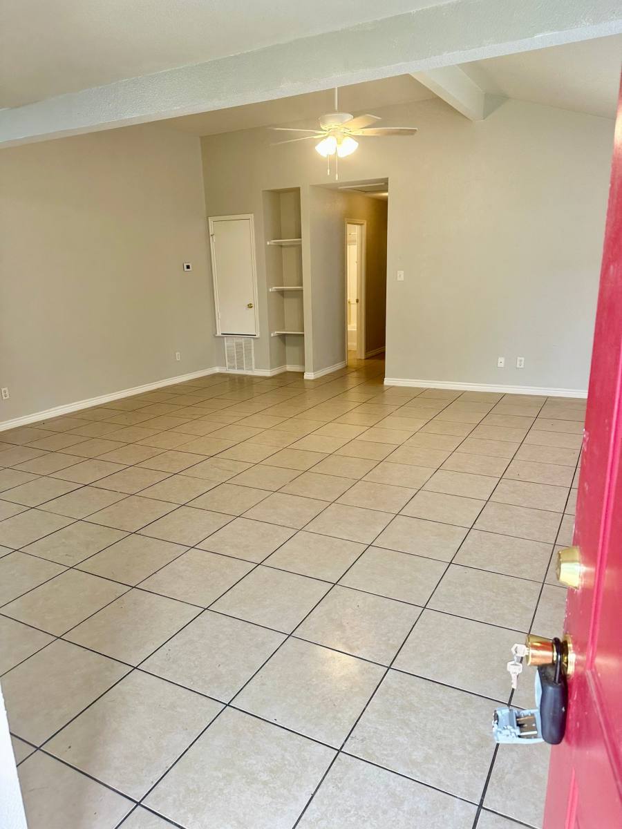 Townhouse for rent at 13147 Independence Ave, San Antonio, TX 78233