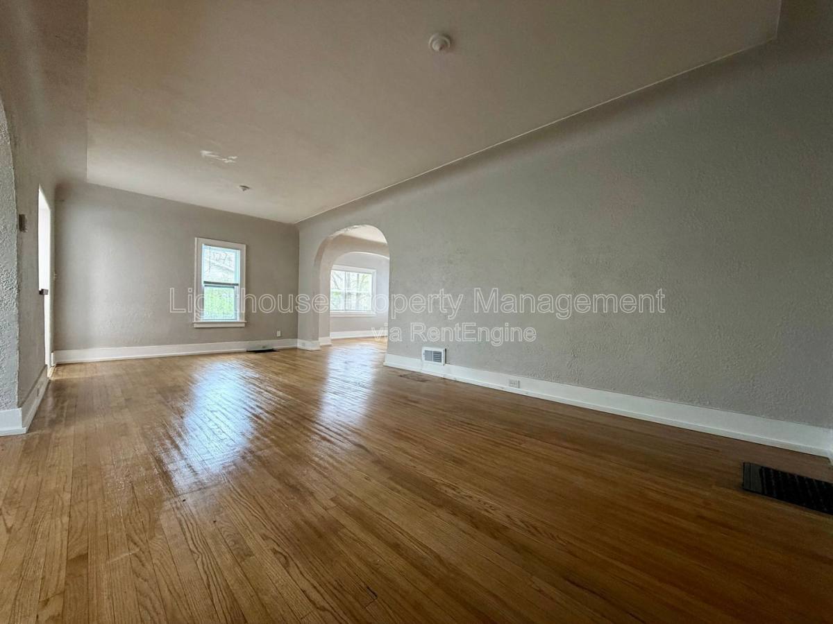 House for rent at 2145 8th St, Muskegon, MI 49444