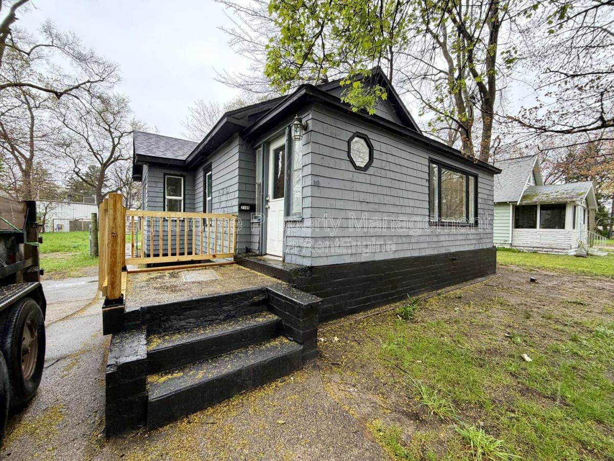House for rent at 2145 8th St, Muskegon, MI 49444