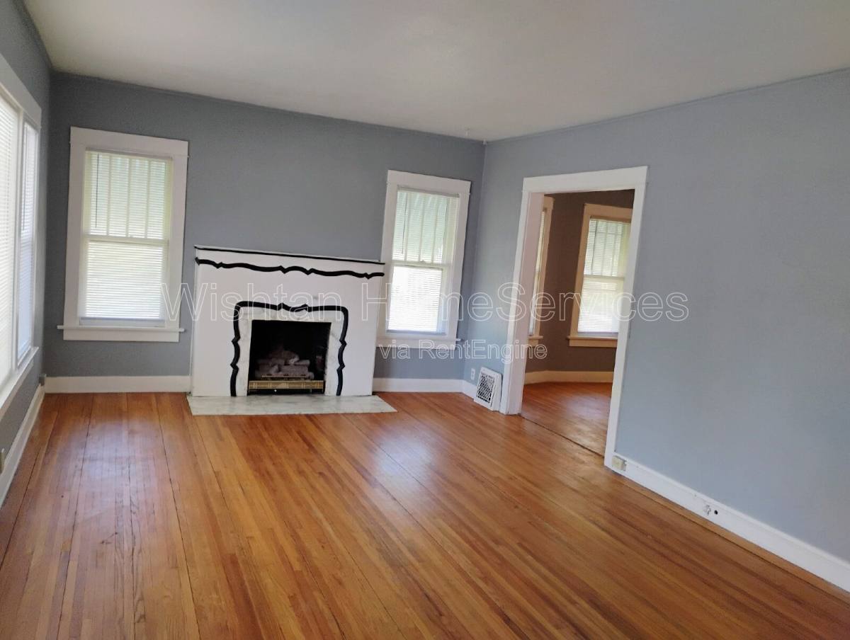 House for rent at 159 W Locust St, Canton, IL 61520