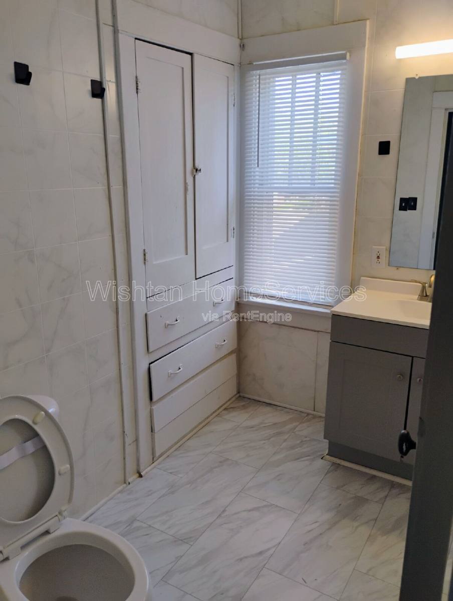 House for rent at 159 W Locust St, Canton, IL 61520