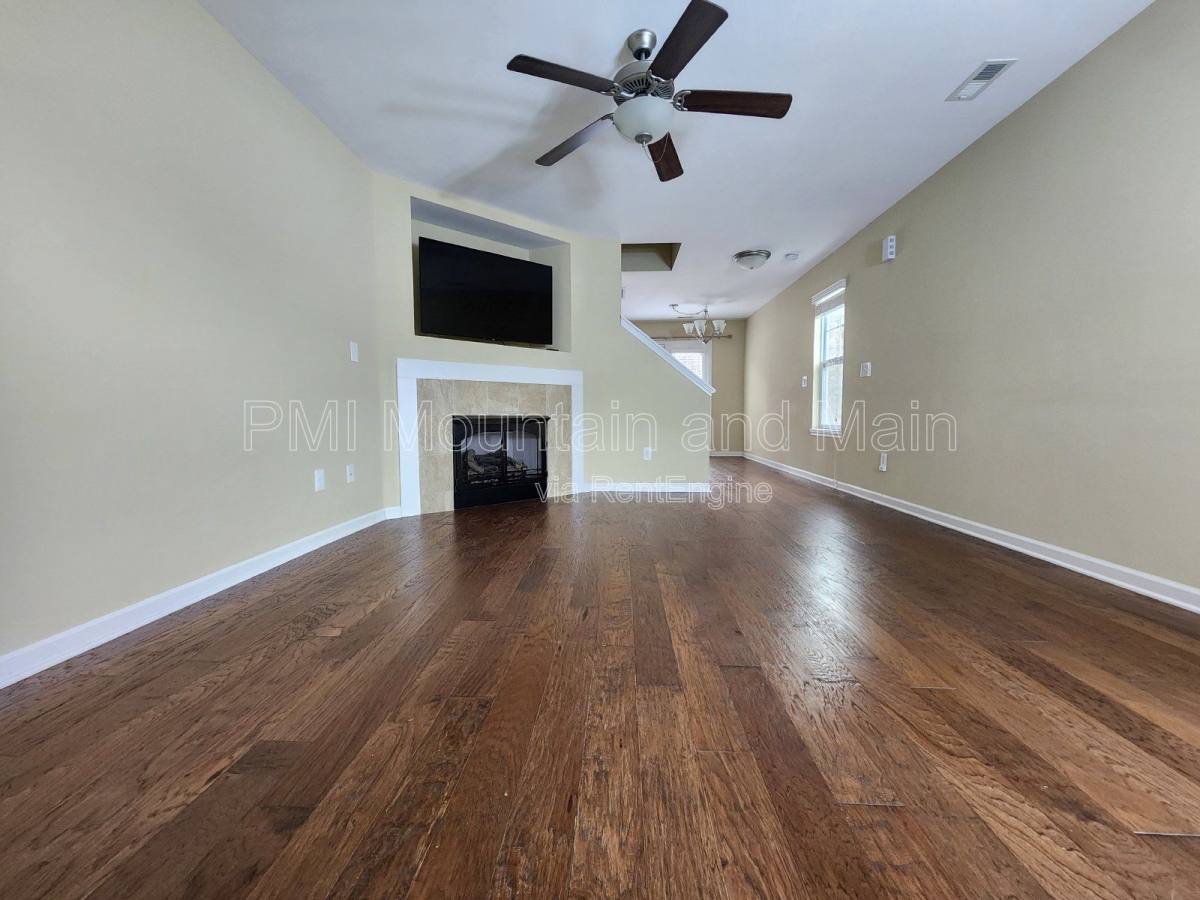 Townhouse for rent at 19 Barnett Shoals Dr, Weaverville, NC 28787