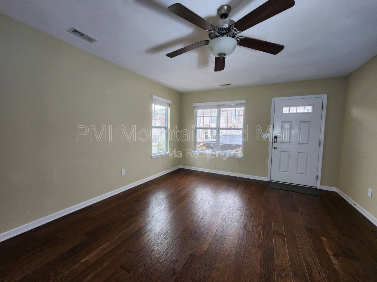 Townhouse for rent at 19 Barnett Shoals Dr, Weaverville, NC 28787