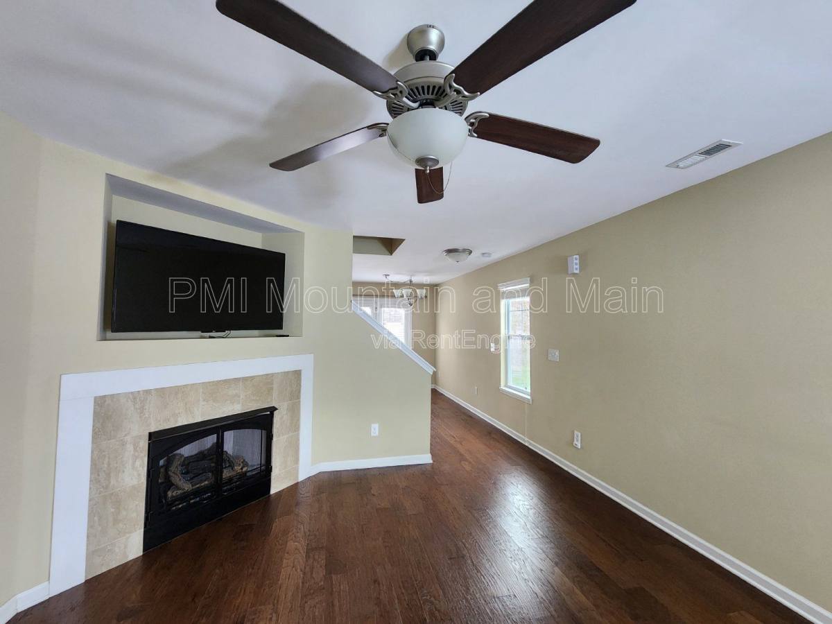 Townhouse for rent at 19 Barnett Shoals Dr, Weaverville, NC 28787