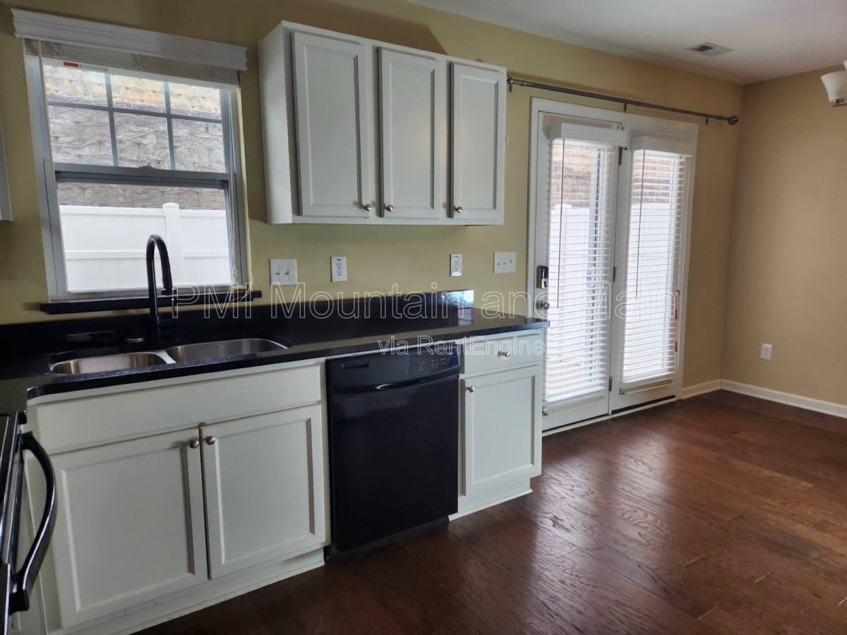 Townhouse for rent at 19 Barnett Shoals Dr, Weaverville, NC 28787