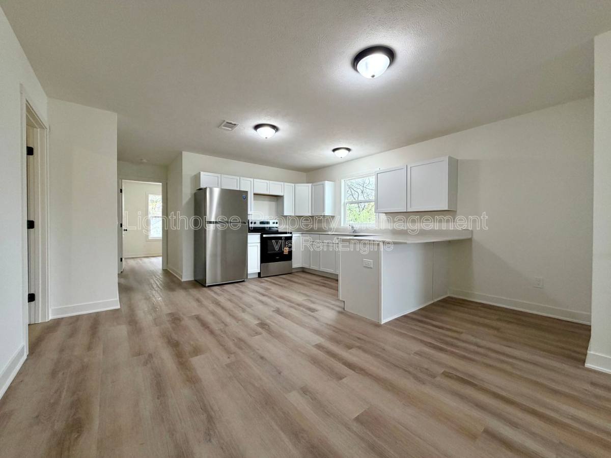 Apartment for rent at 310 Allen Ave, Muskegon, MI 49442