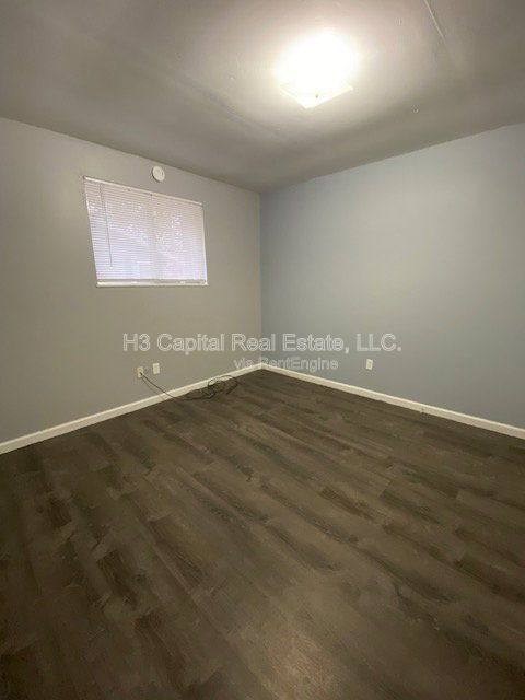 Apartment for rent at 208 W Thomas St, Roxana, IL 62084