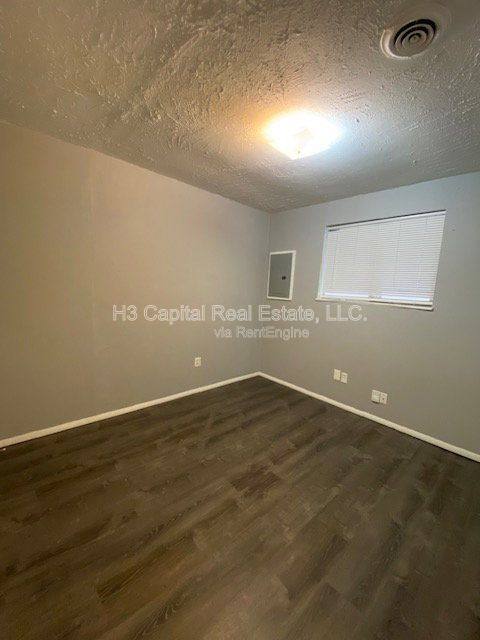 Apartment for rent at 208 W Thomas St, Roxana, IL 62084