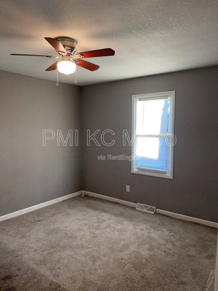 House for rent at 8304 E 110 Terrace, Kansas City, MO 64134