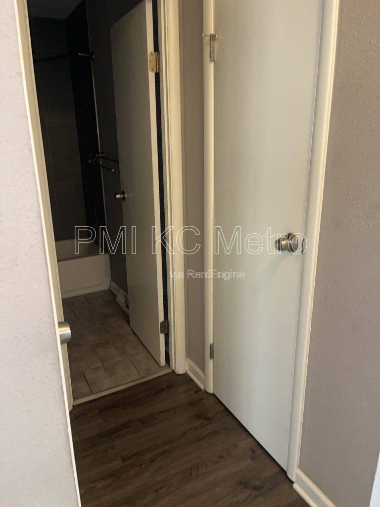 House for rent at 8304 E 110 Terrace, Kansas City, MO 64134