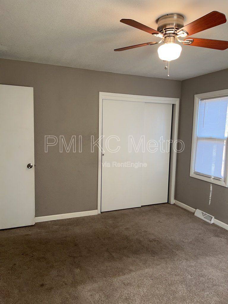 House for rent at 8304 E 110 Terrace, Kansas City, MO 64134