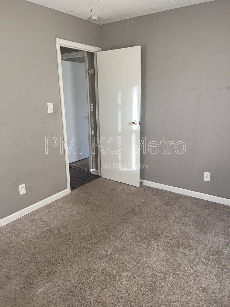 House for rent at 8304 E 110 Terrace, Kansas City, MO 64134