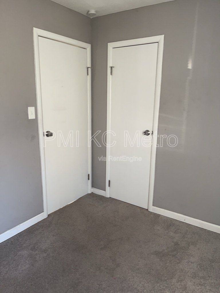 House for rent at 8304 E 110 Terrace, Kansas City, MO 64134