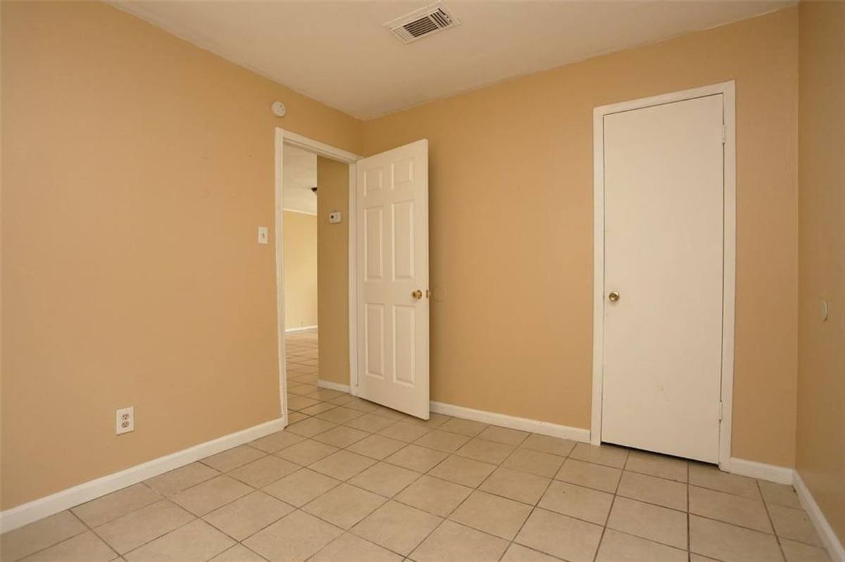 Apartment for rent at 2460 W Shane St #1, Alvin, TX 77511