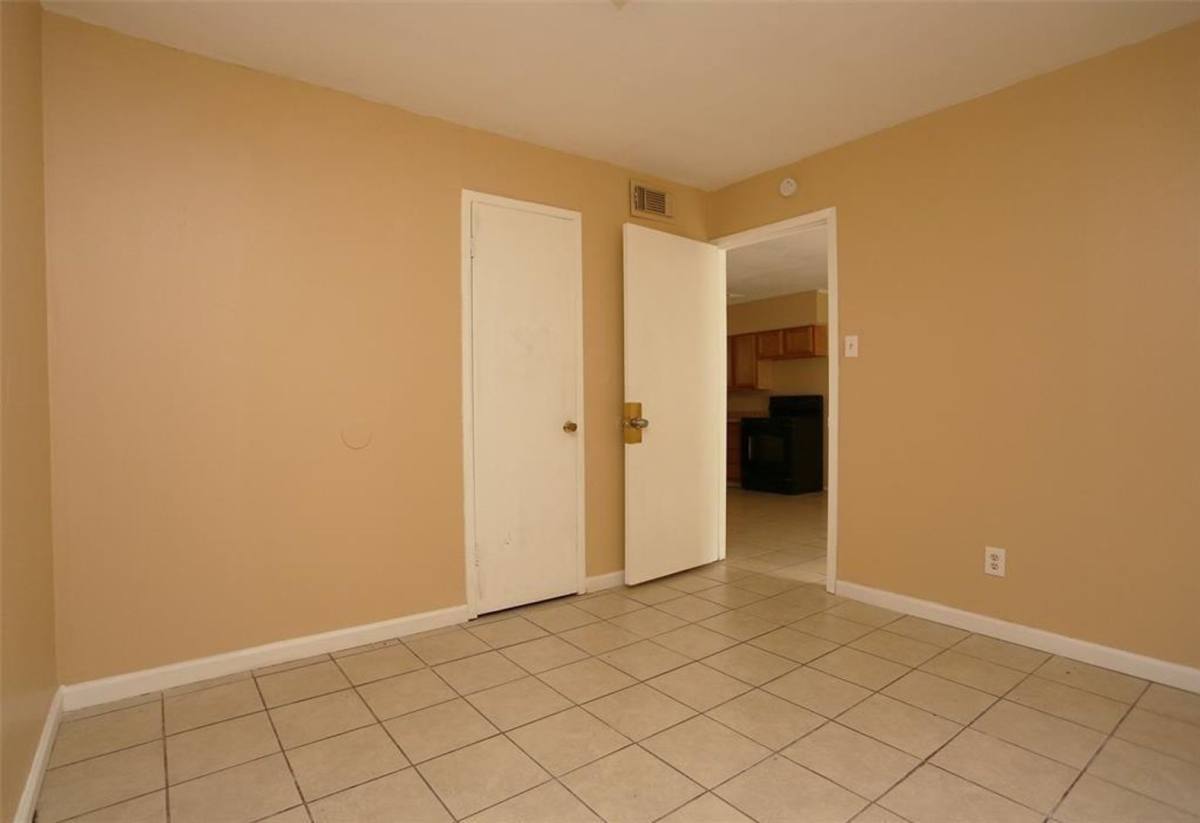 Apartment for rent at 2460 W Shane St #1, Alvin, TX 77511