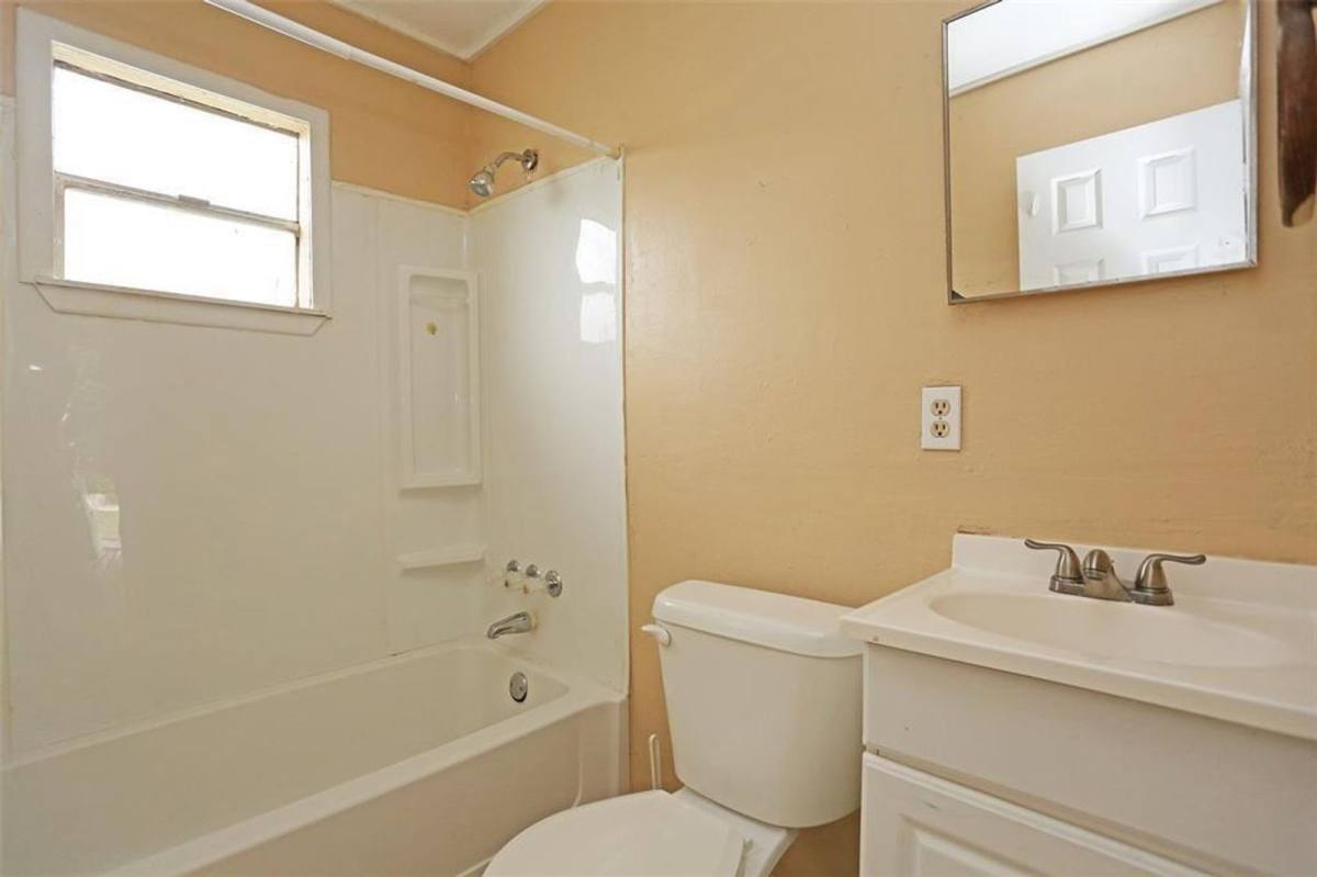 Apartment for rent at 2460 W Shane St #1, Alvin, TX 77511