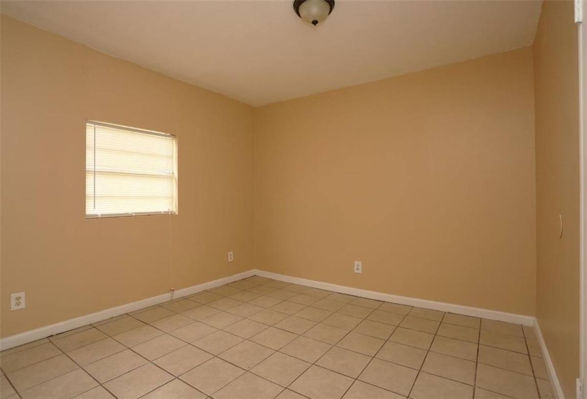 Apartment for rent at 2460 W Shane St #1, Alvin, TX 77511