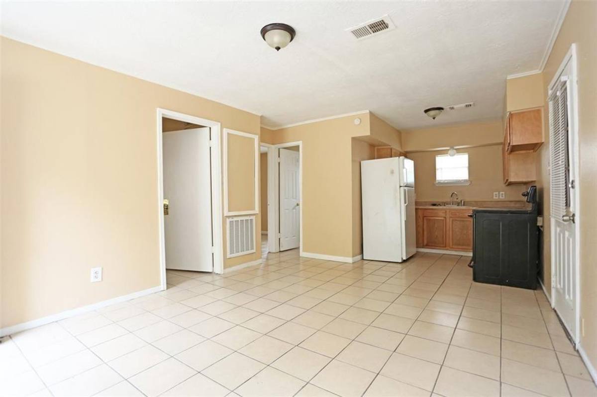 Apartment for rent at 2460 W Shane St #1, Alvin, TX 77511