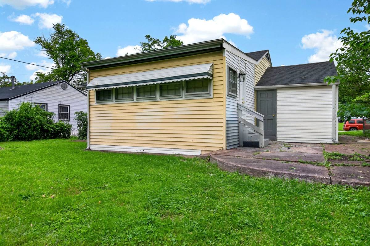 House for rent at 10409 Renfrew Dr, Saint Louis, MO 63137