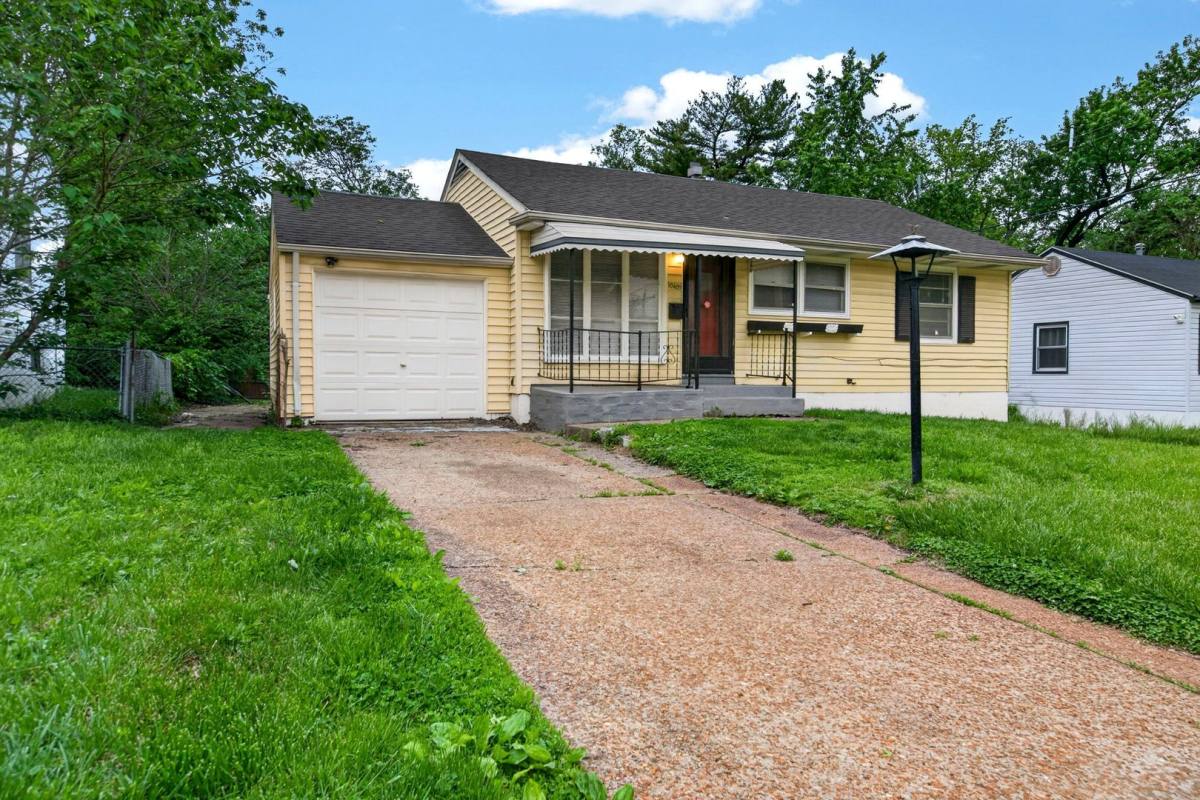 House for rent at 10409 Renfrew Dr, Saint Louis, MO 63137