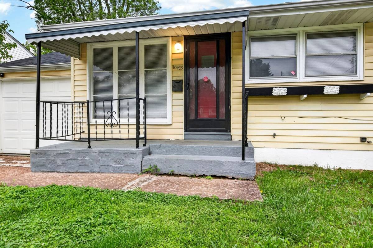 House for rent at 10409 Renfrew Dr, Saint Louis, MO 63137
