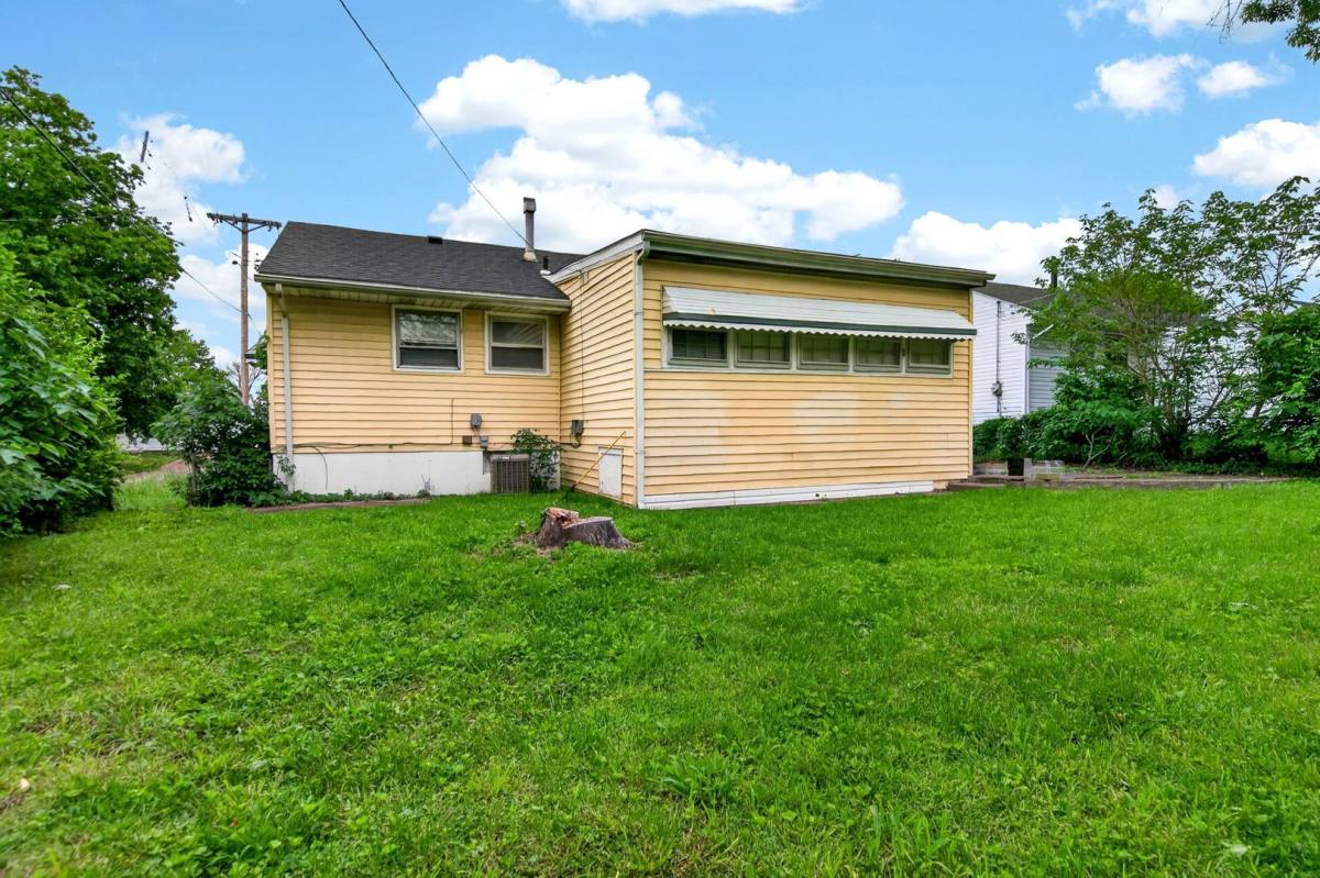 House for rent at 10409 Renfrew Dr, Saint Louis, MO 63137