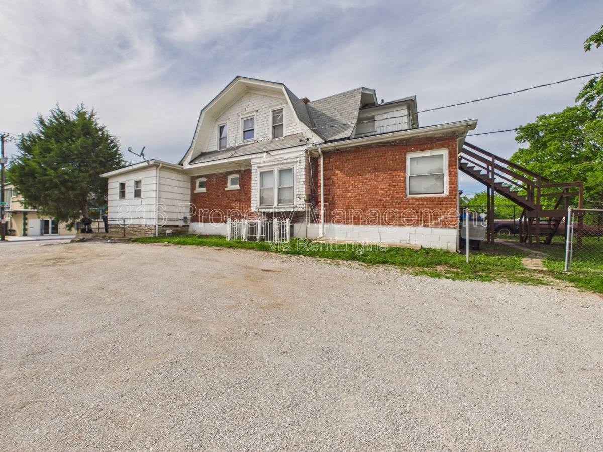 Apartment for rent at 6921 Prospect Ave #C, Kansas City, MO 64132