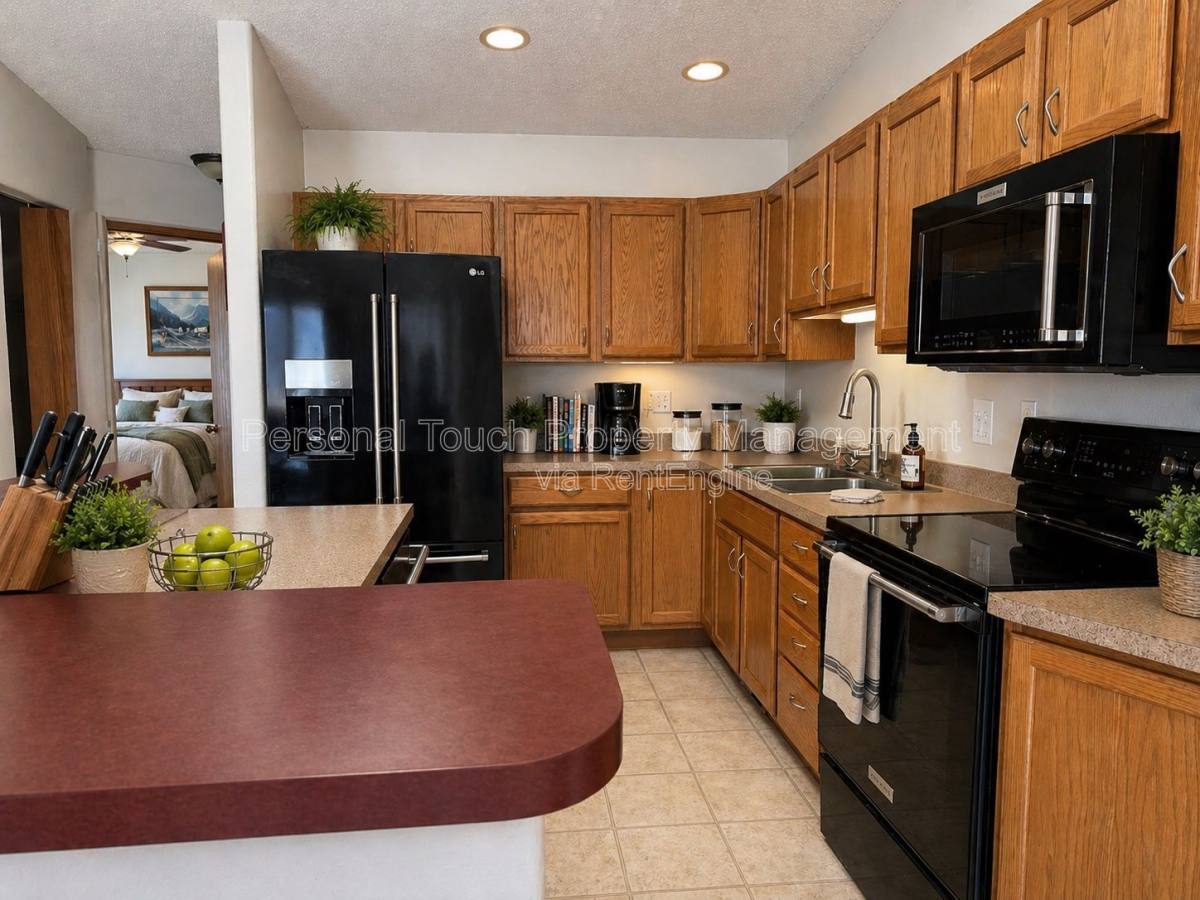 Townhouse for rent at 975 42nd Ave W, West Fargo, ND 58078