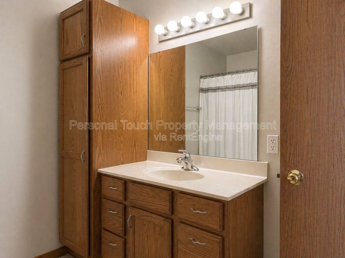 Townhouse for rent at 975 42nd Ave W, West Fargo, ND 58078