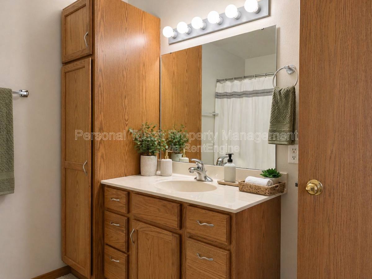 Townhouse for rent at 975 42nd Ave W, West Fargo, ND 58078