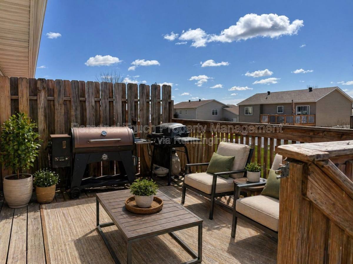 Townhouse for rent at 975 42nd Ave W, West Fargo, ND 58078