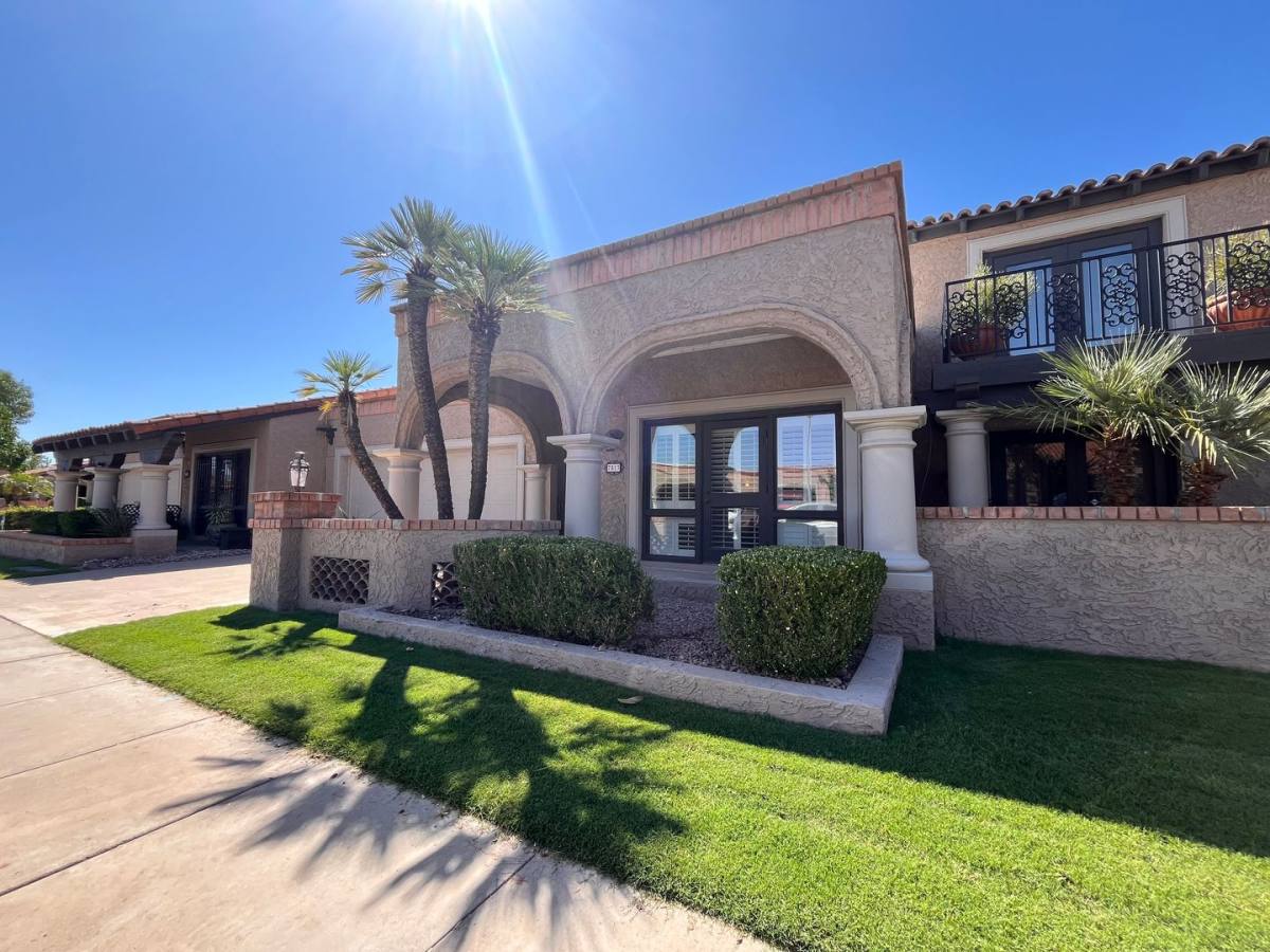 Townhouse for rent at 7513 N Via Camello Del Sur, Scottsdale, AZ 85258