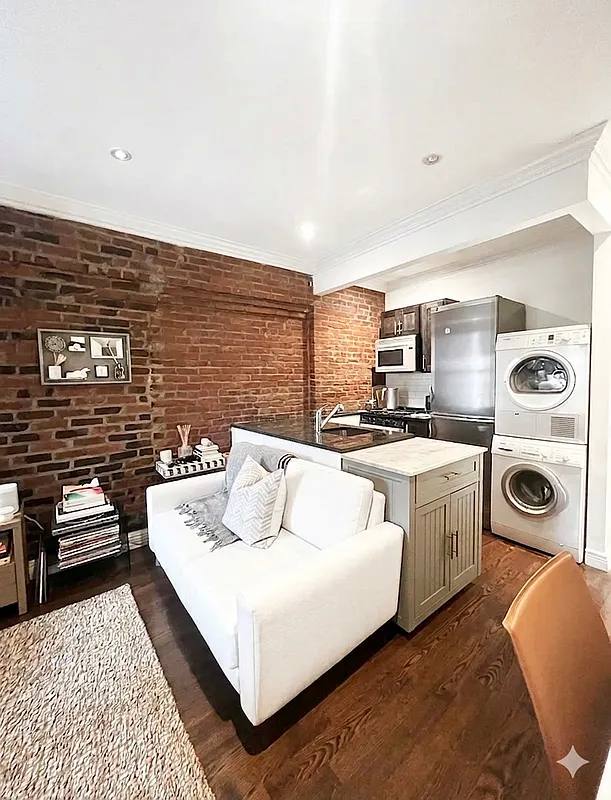 Apartment for rent at 244 E 78th St #3C, New York, NY 10075