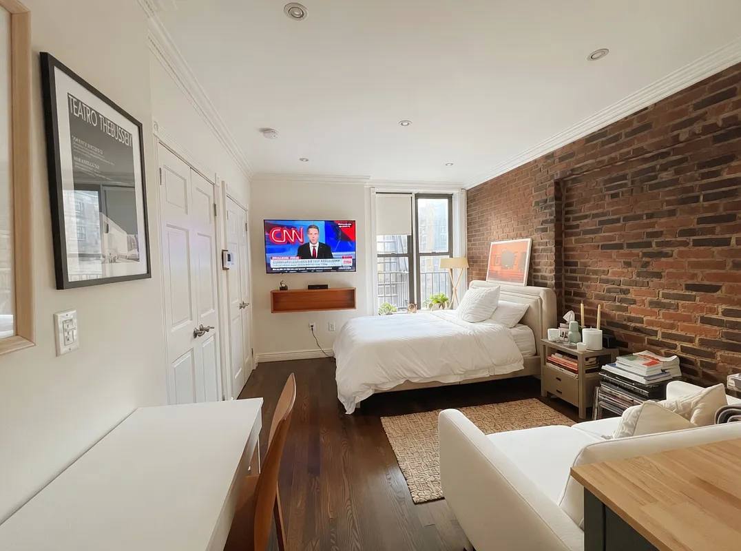 Apartment for rent at 244 E 78th St #3C, New York, NY 10075