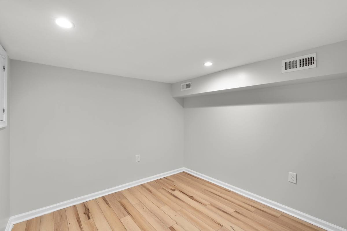 Townhouse for rent at 101 S Dean St, Baltimore, MD 21224