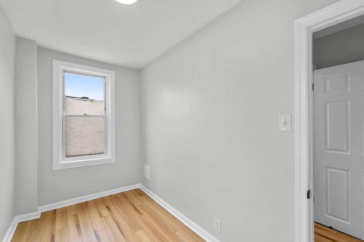 Townhouse for rent at 101 S Dean St, Baltimore, MD 21224