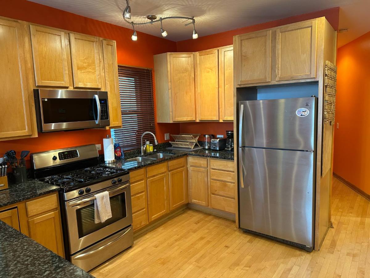 Apartment for rent at 2746 N Ashland Ave #1, Chicago, IL 60614