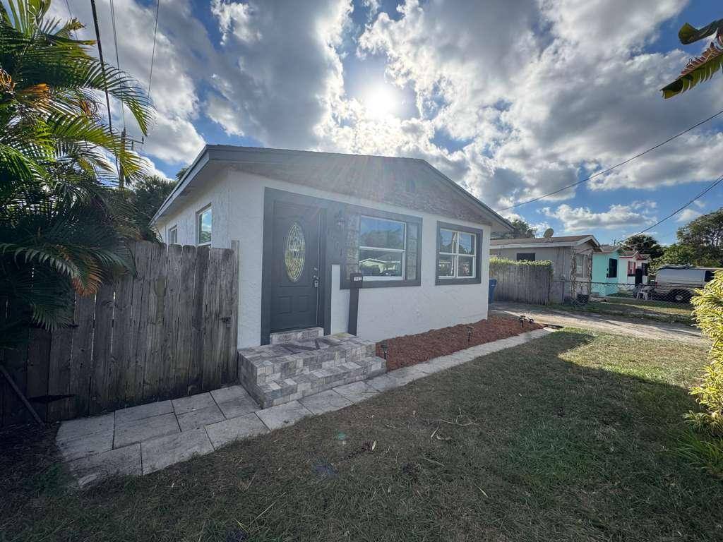 House for rent at 1501 W 15th St, West Palm Beach, FL 33404