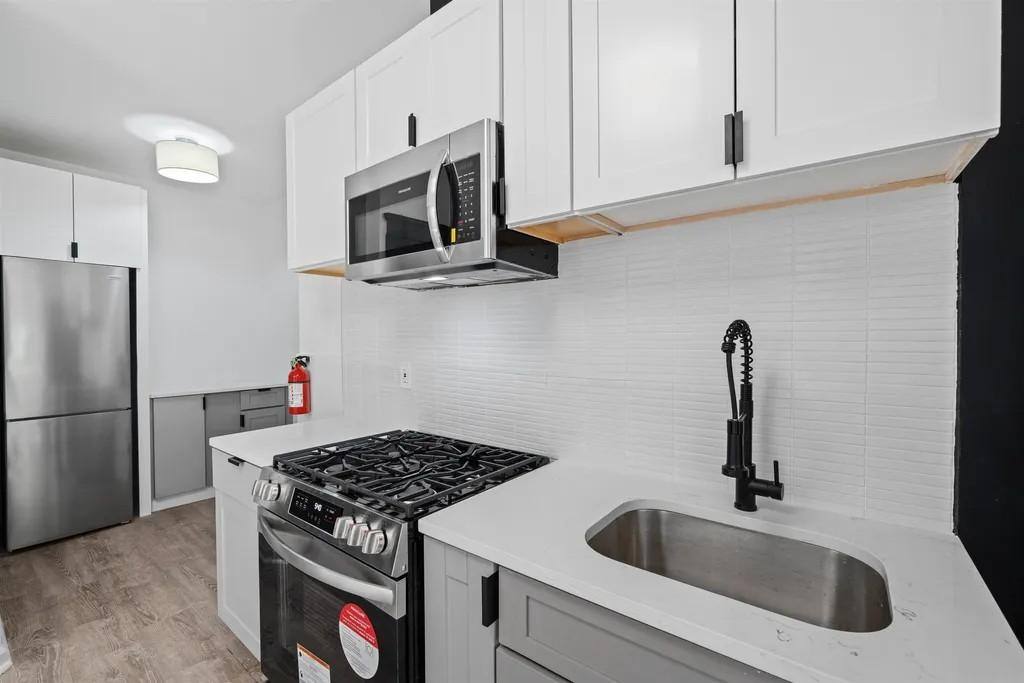 Apartment for rent at 160 Garfield Ave, Jersey City, NJ 07305