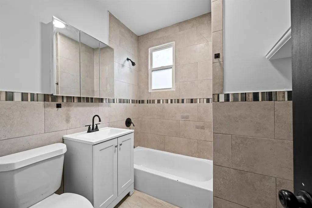 Apartment for rent at 160 Garfield Ave, Jersey City, NJ 07305