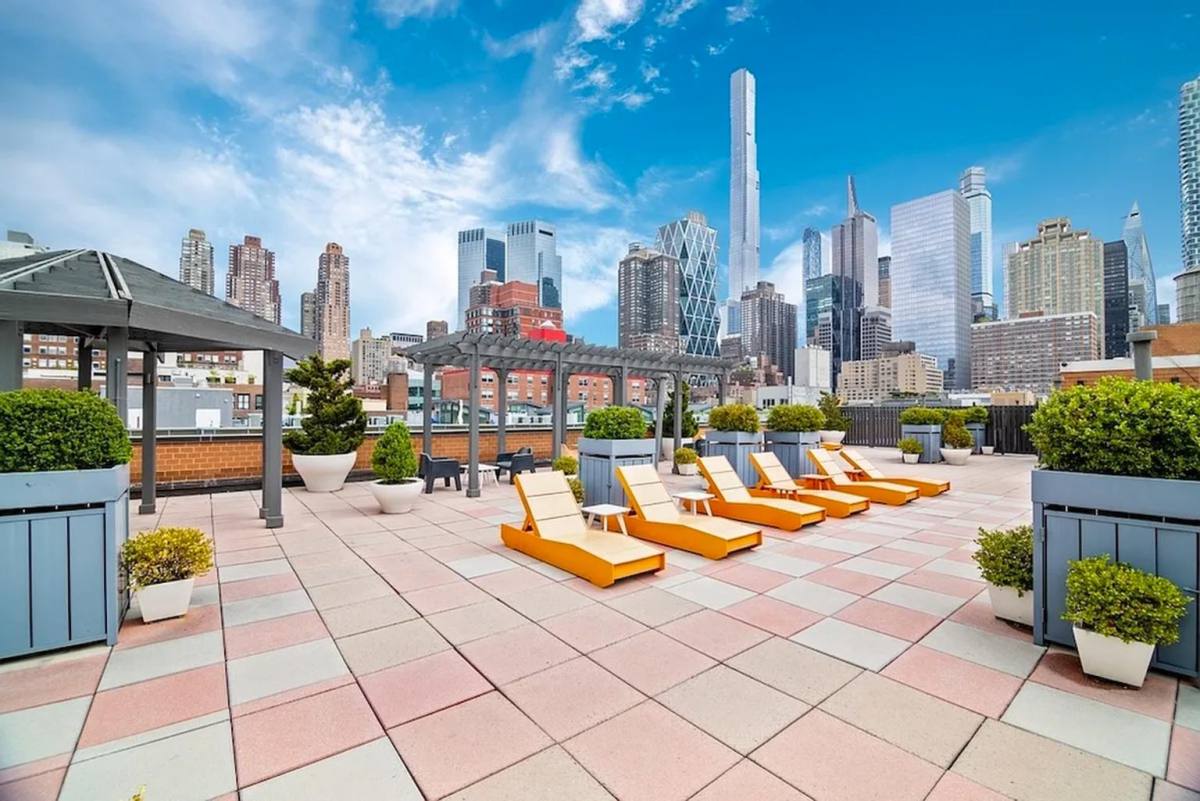 Apartment for rent at 305 W 52nd St, New York, NY 10019