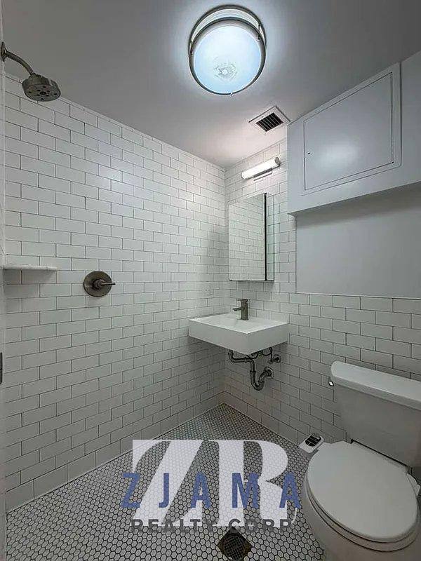 Apartment for rent at 293 Hawthorne St #2B, Brooklyn, NY 11225
