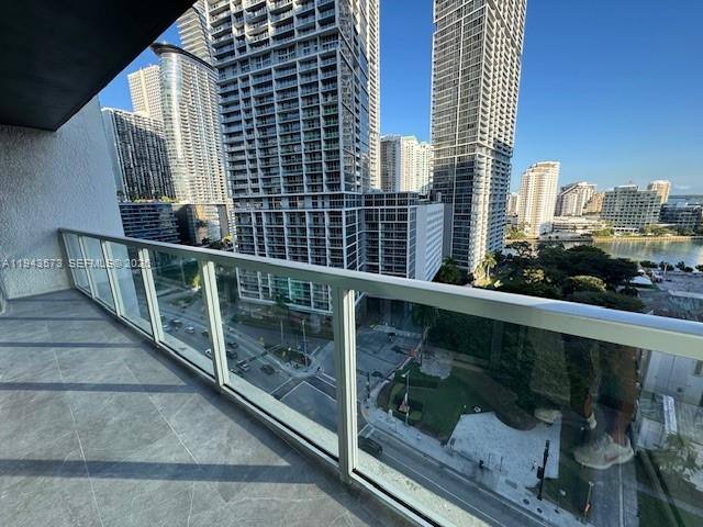 Apartment for rent at 500 Brickell Ave #1502, Miami, FL 33131