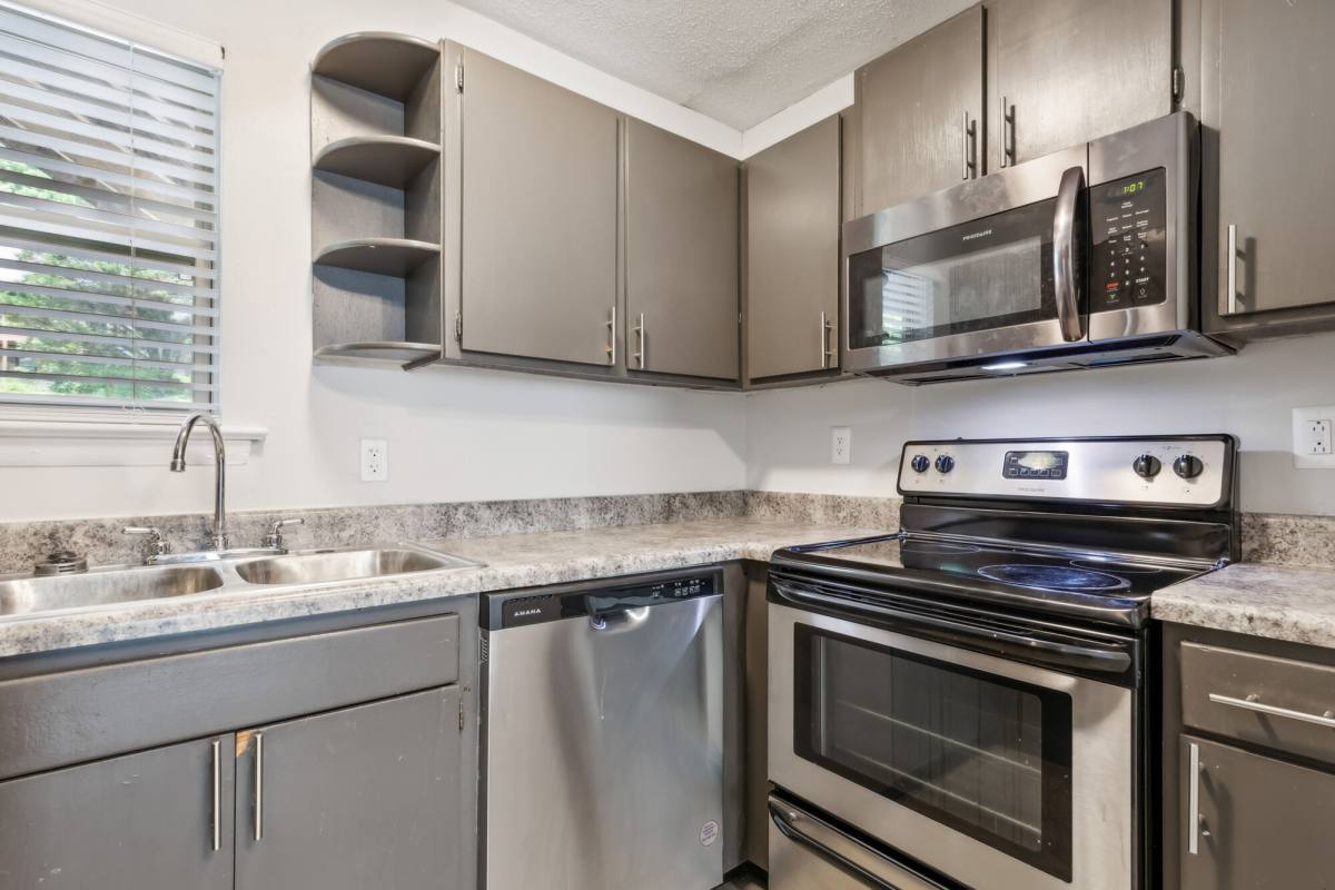 Townhouse for rent at Northshore Village, 621 Memorial Dr, Chattanooga, TN 37415