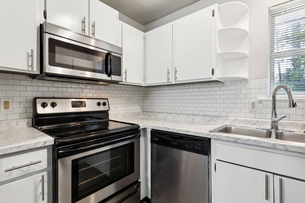 Townhouse for rent at Northshore Village, 621 Memorial Dr, Chattanooga, TN 37415