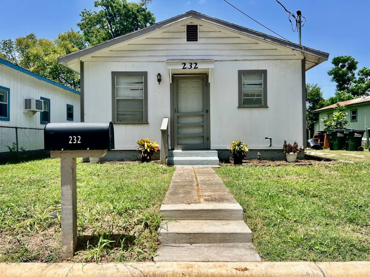 Townhouse for rent at 232 Camacho St, San Marcos, TX 78666