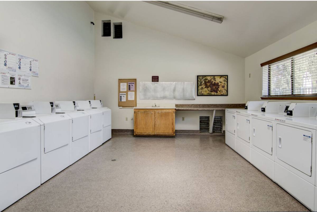 Apartment for rent at 6143 Auburn Blvd, Citrus Heights, CA 95621