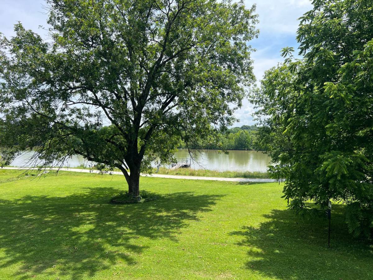 Apartment for rent at 119 Sanders Ferry Rd, Hendersonville, TN 37075