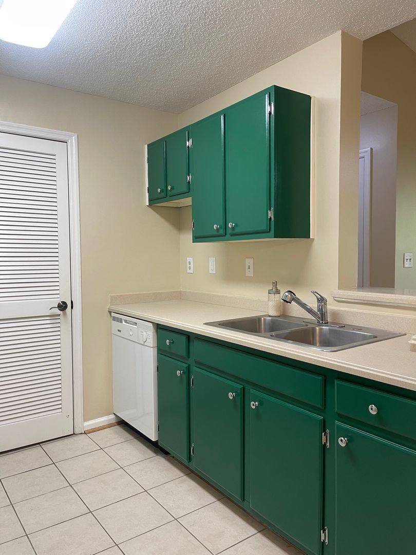 Condo for rent at 524 Granville Court, Atlanta, GA 30328